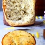 Un collage de dos fotos de muffins veganos de limón y semillas de amapola sin gluten