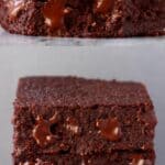 Un collage de dos fotos de brownies de chocolate veganos sin gluten