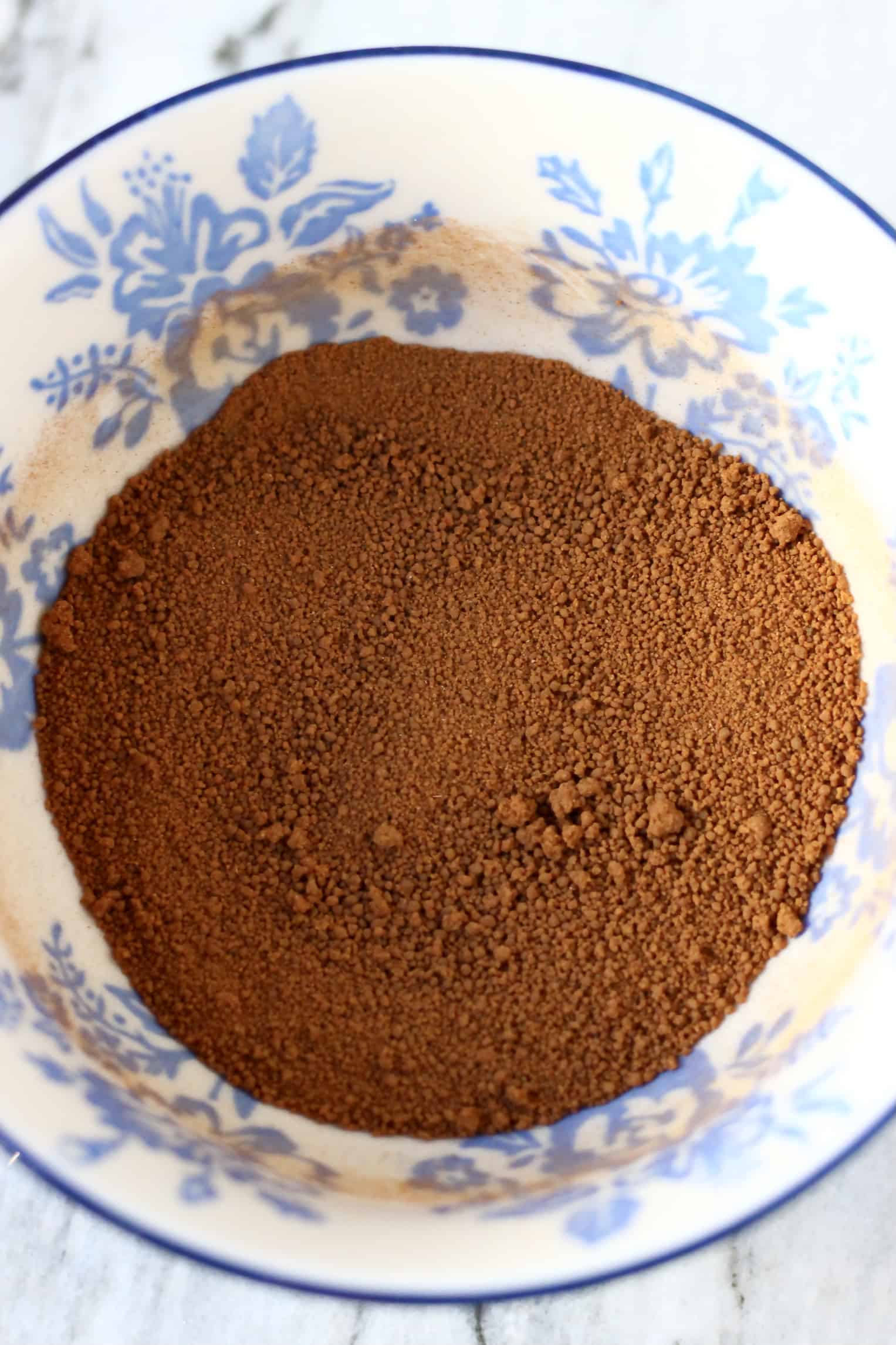 Cinnamon and coconut sugar in a bowl
